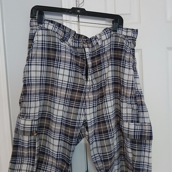 Men's Plaid Shorts - Black, Gray, White - Picture 2 of 4